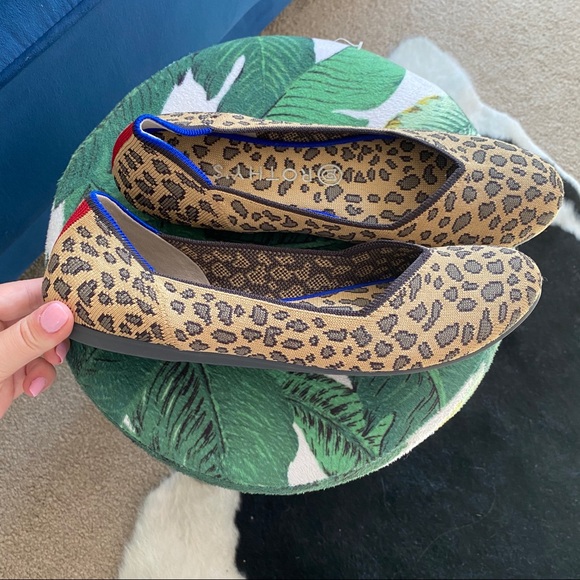 SOLD Rothys leopard cheetah round toe flats - Picture 3 of 7